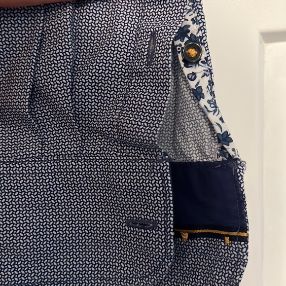 Denim & Flower navy & white pattern button down shirt, Size M - Picture 5 of 8